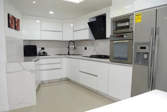 Vende Hermoso, Amoblado Y Moderno Town House En Urb. Manantial