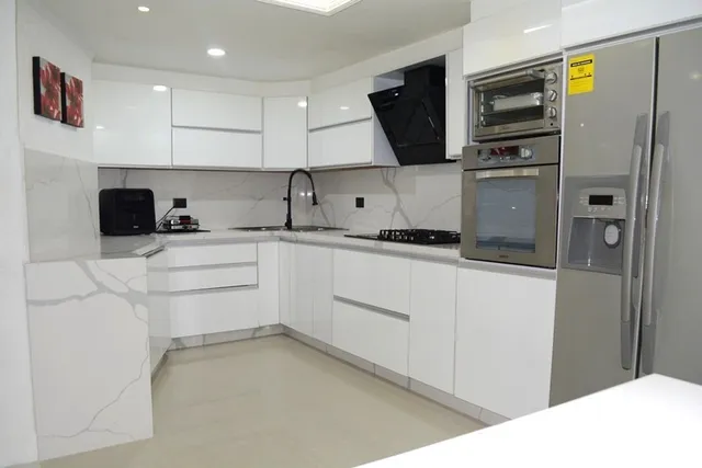Vende Hermoso, Amoblado Y Moderno Town House En Urb. Manantial