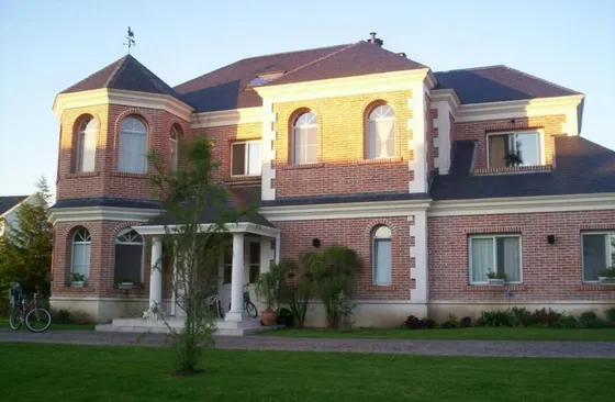 Venta Casa 5 Dormitorios Abril Con Cochera