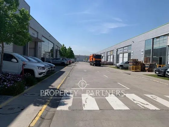 Excelente Bodega Con Oficinas En El Mejor Parque E...