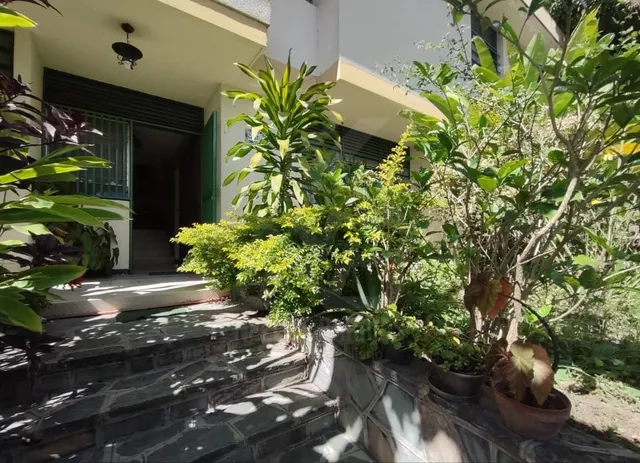 En Venta Estratégica Casa En La Trinidad Bien Ubicada En Esquina Con Dos Calles 345 M2 5/4/2
