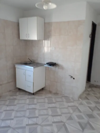 Alquiler. Monoambiente Para 1 Sola Persona, 1 Er Piso Por Escalera