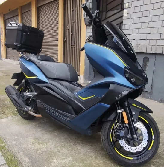 Moto Victory Black Mt, En Perfecto Estado. Incluye Maletero.