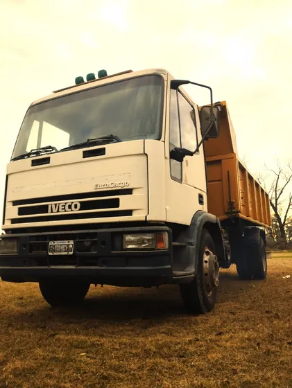 Camión Iveco Eurocargo 120e15 Con Volcadora Gallo Excelente