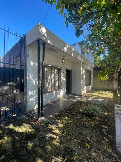Casa En Venta 3 Ambientes Castelar 