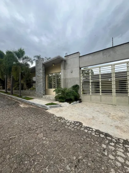 En Venta Lujosa Casa En Colinas De Guataparo, Calle Los Angelones . Maritza Lopez 