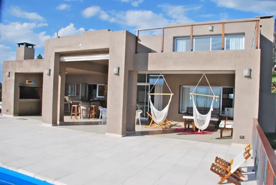 Casa Vista Inigualable Al Lago Los Molinos Muy Comoda, Amplia, Con Escritura !!