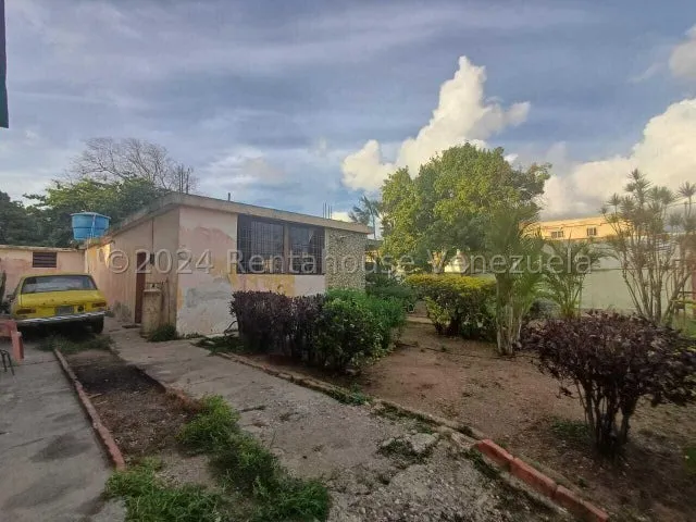 Casa En Venta En Barquisimeto Cll 50 Posee 846m2 Ideal Para Remodelar Y Acondicionar Al Gusto Cod 25 422 Comuncate Soy Gabi Irastorza                                                                   