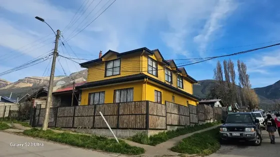 ¡amplia Casa Esquina  2 Pisos En Coihaique: 4 Hab, 3 Baños!