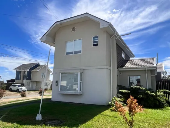 Vendemos Hermosa Casa En Condominio Con Gran Patio