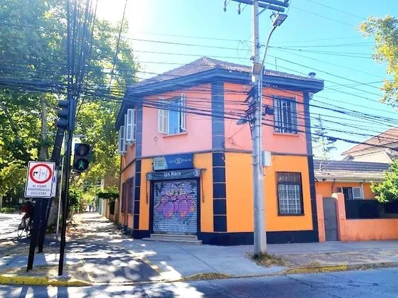 Casa En Venta De 4 Dorm. En Ñuñoa
