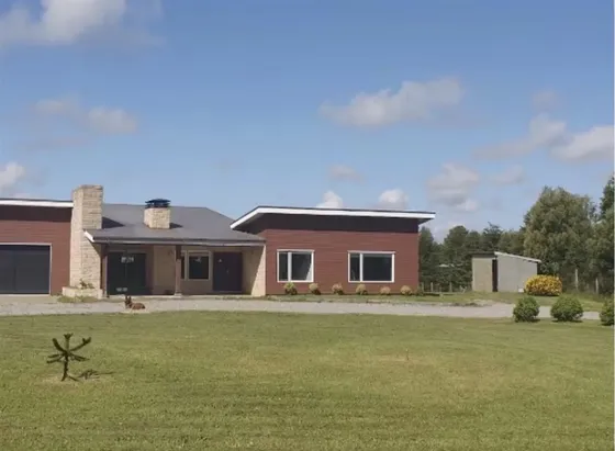 Parcela Con Hermosa Casa En Arriendo En Puerto Varas 3d/2b