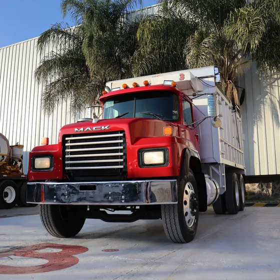 Camión Caja Volteo 18 M3 Mack Granite 1998 Para Forrajería