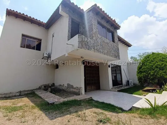 Venta Hermosa Casa Con Espaciosos Jardines En Prestigiosa Urbanización Colinas De Santa Rosa Barquisimeto Asesora Mp
