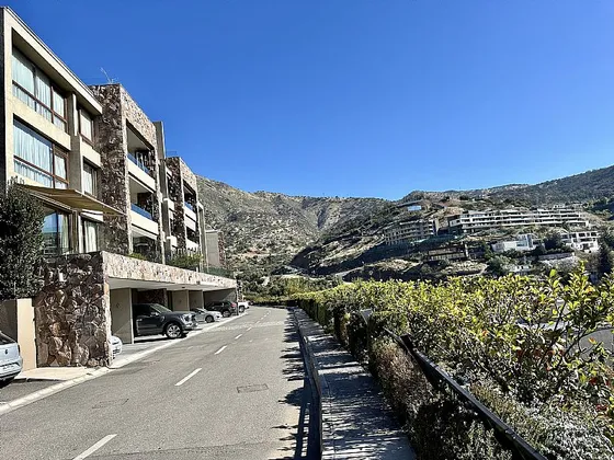 Punta De Aguila / Colegio Everest