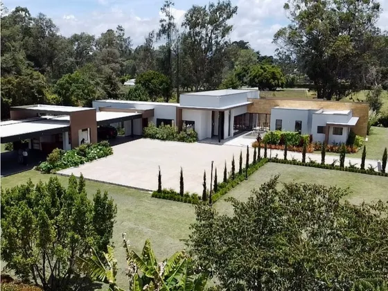 Mansión En Venta Ubicada En El Corazón De Llanogrande