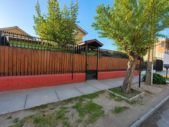 Se Vende Amplia Casa Con Excelente Conectividad