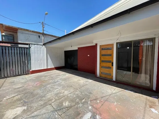 Amplia Casa Esquina, Maipu