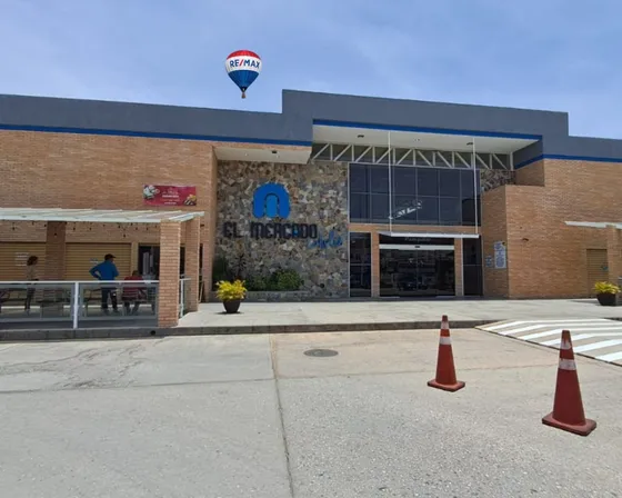 Local En Avenida Llano Adentro, Centro Comercial La Isla, Isla De Margarita, Nueva Esparta