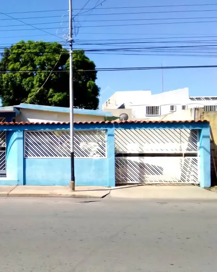 El Faro Bienes Raíces Ofrece En Venta, Casa Ubicada Al Final De La Calle Arismendi. (lecheria)