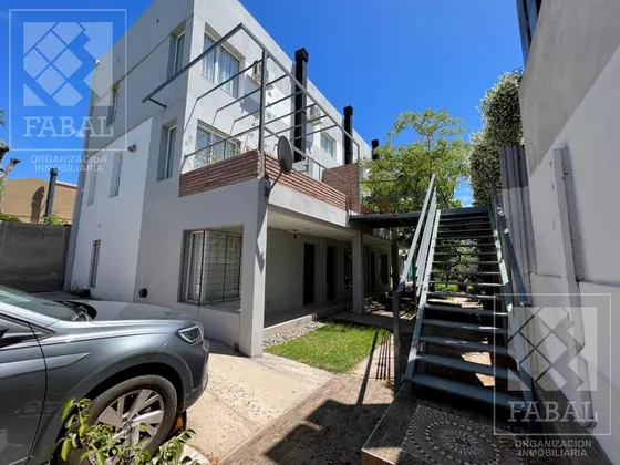 Dúplex Venta Santa Genoveva, 2 Dormitorios, 2 Baños, Terraza, Parrilla Y Cochera