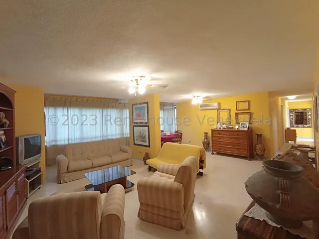 Jip 25-12693. Rent-a-house Vende Hermoso Apartamento De 148,6 Mts2, Conectado A Pozo. En La Zona Norte De Maracay. Urb Cantarrana, Maracay