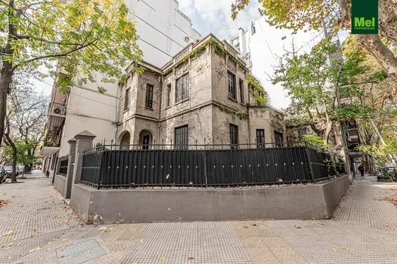 Importante Chalet En Esquina - Ideal Destino Comercial