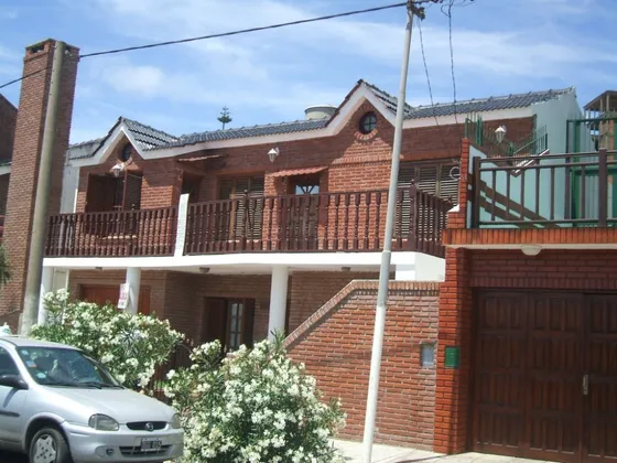 Propiedad A La Venta En Mar Del Tuyu. Tres Casas Juntas.frente Al Mar.(financiación)