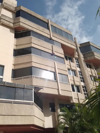 Excelente Oportunidad De Inversión. Se Vende Espectacular Apartamento En La Urbanización Miranda.  Az. 