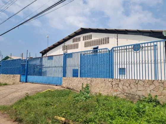 Venta De Excelente Galpon  Con Un Precio De Oportunidad En La Zona Industrial Los Montones-barcelona