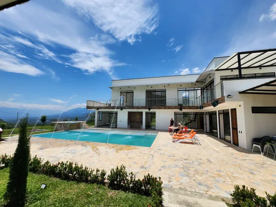Venta De Hermosa Finca En San Jeronimo Con Piscina, Amplios Espacios
