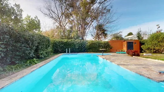 132 E/ 467 Y 470, City Bell - Casa En Venta Con Quincho Y Piscina