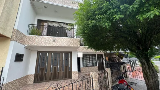 Casa Bifamiliar De Dos Pisos En Venta Barrio Zamorano Palmira Valle