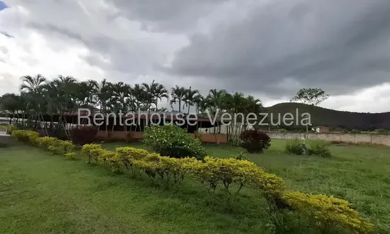 Finca En Montalban-carabobo. Con Potencial Agropecuario. Invernaderos De 2500mts2 Y 2 Terrazas Delimitadas Para 2 Mas. Cuenta Con Vivienda Principal Yde Huespedes, Depositos, Area De Lavanderia,