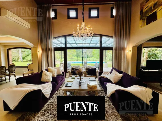 Importante Casa En Venta Sobre Doble Lote En Saint Thomas - Canning