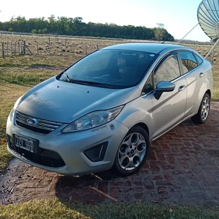 Ford Fiesta Kinetic 1.6 Design Sedan 120cv Trend