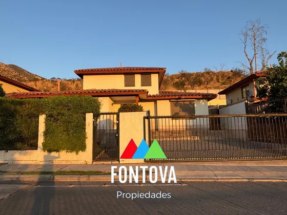 Hermosa Casa Luminosa Y Con Piscina 4d/4b En Huechuraba