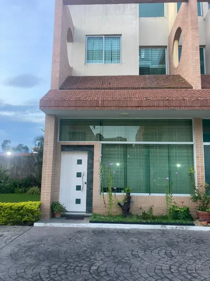 Townhouse En Alquiler En El Exclusivo Conjunto Residencial Antares Homes Ubicado En Mañongo. Minerva K