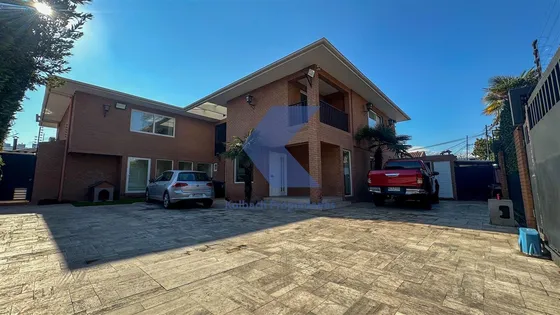 Casa En Arriendo De 7 Dorm. En Las Condes