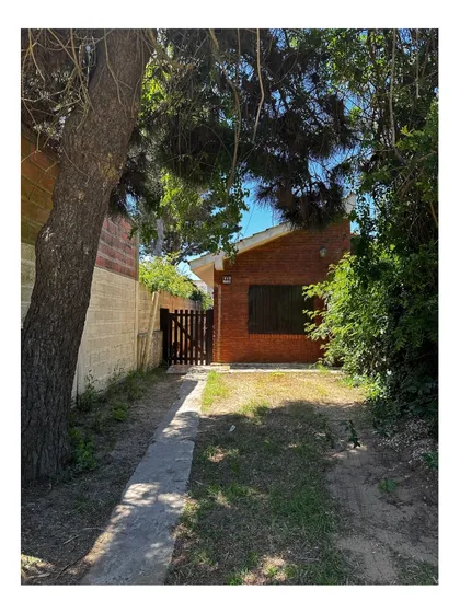 Alquiler Casa En Pinamar/ Ostende: Cerca De La Playa, Con Patio, Internet, Tv Y Deck Nuevo.