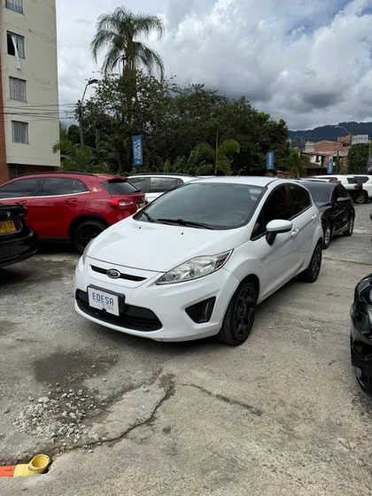 Ford Fiesta 1.6 Hatchback Mecánica