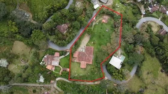 Se Vende Espectacular Casa Campestre En Porce En Estructura Tradicional Totalmente Restaurada Paredes, Techos Y Maderas En General 