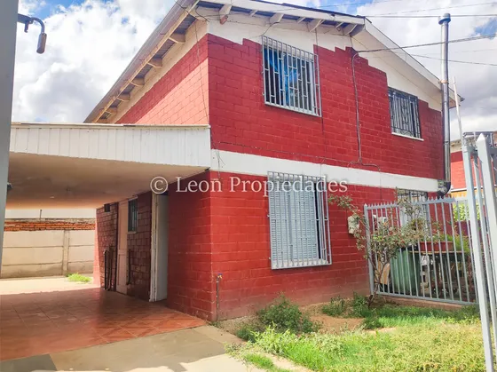 Leon Propiedades Vende Casa En Curacaví Centro.