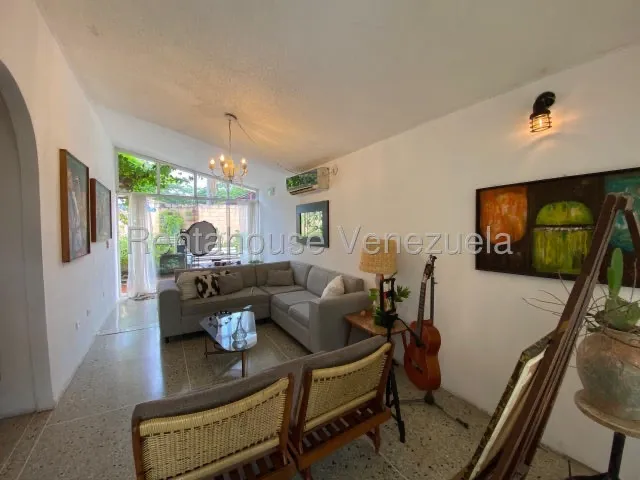 Ivonne Bracho Vende Hermosa Casa En Cabudare En Urbanismo Privado. Cercana A Universidades Y Calles Principales. Mls #25-23856