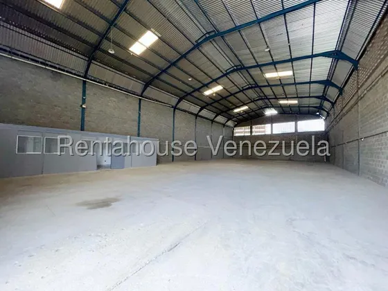 #25-14504# Elim Ojeda Alquila: Amplio Galpon En Barquisimeto Bicacion En Plena Avenida Las Industria, Nave, Oficinas, Banos Y Mas. Lara