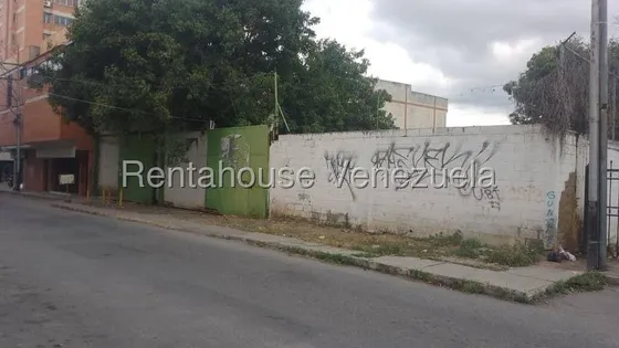 Maritza Lucena Tiene Inigualable Terreno En Venta En Centro De Barquisimeto, Ideal Para Cualquier Proyecto Comercial, Luz 110,220, Con Cometidas De Aguas Blancas Y Negras.