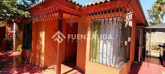 Casa En Venta De 3 Dorm. 2 Baños En Puente Alto