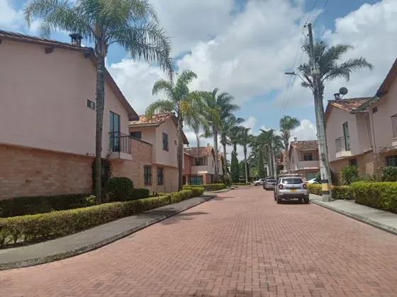  Casa En Venta Ubicada En Rionegro Sector Gualanday (27054).