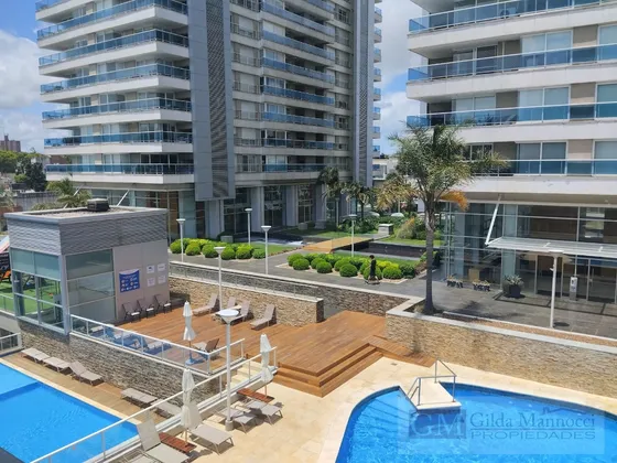 Loft Duplex De 1 Dormitorio, 2 Baños, En Alquiler En Diamantis Plaza, Buceo