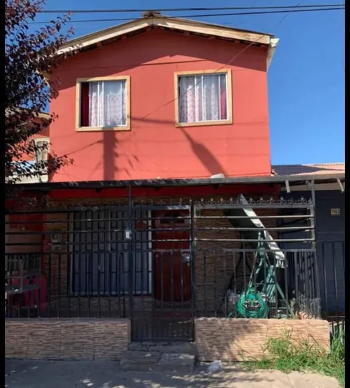Casa Dos Pisos En Venta De 4 Dorm. En Rengo